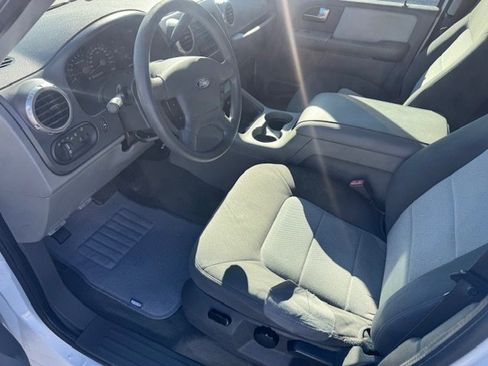 Used 2004 Ford Expedition XLT image 11