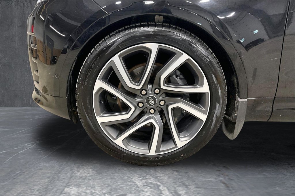 Used 2025 Land Rover Discovery Dynamic SE AWD/4WD image 36
