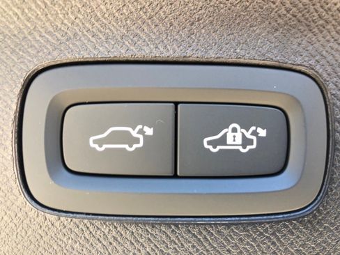 New 2026 Volvo XC90 B6 Plus w/ Protection Package Premier image 41