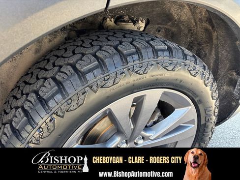 Used 2022 Ford Explorer XLT w/ Equipment Group 202A AWD/4WD image 18