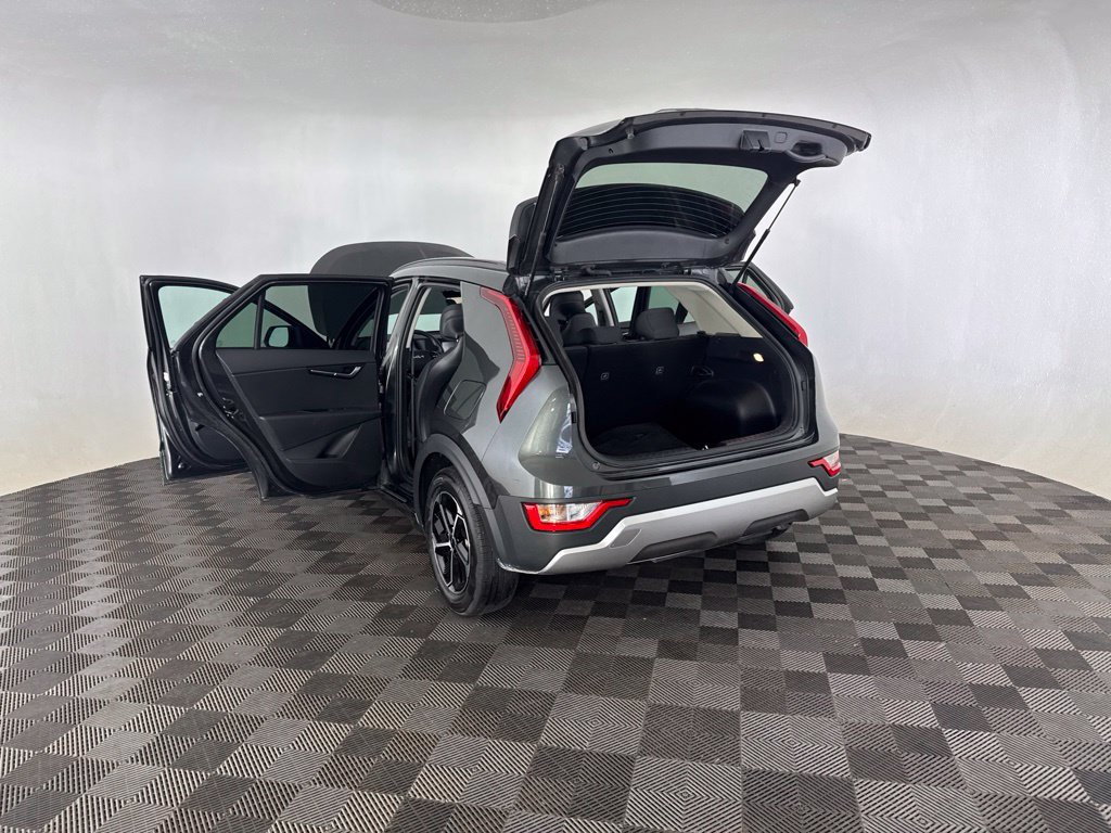 Used 2025 Kia Niro LX FWD image 26