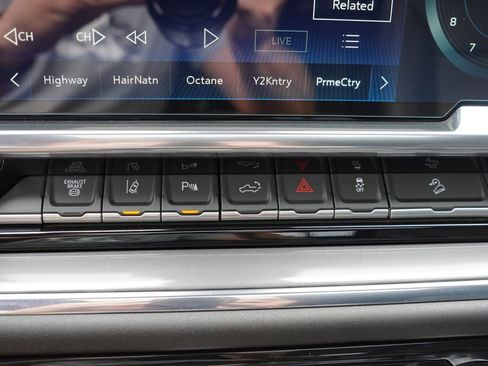 Certified 2024 Chevrolet Silverado 3500 High Country AWD/4WD image 30