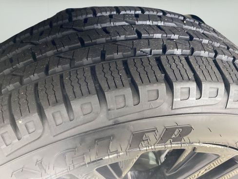 Used 2024 Chevrolet Suburban Premier AWD/4WD image 9