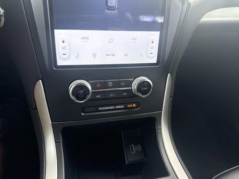 Used 2024 Ford Edge SEL AWD/4WD image 25