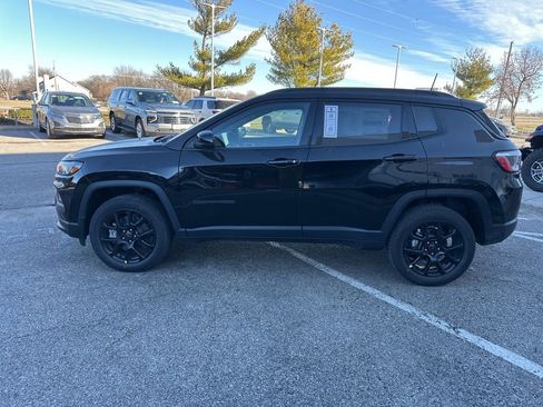 New 2026 Jeep Compass Latitude image 17