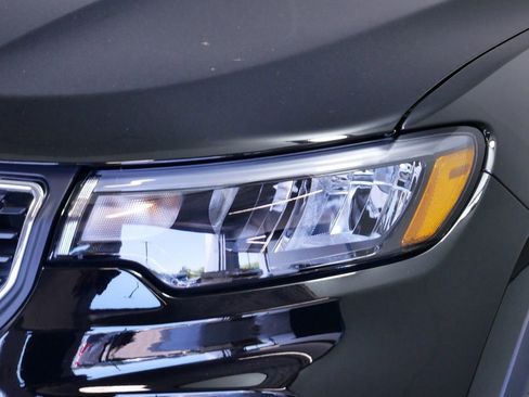 Used 2024 Jeep Compass Latitude image 17