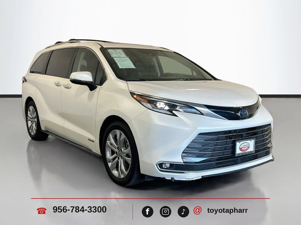 Used 2021 Toyota Sienna Platinum FWD image 3
