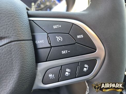New 2027 Chrysler Pacifica Select FWD image 23