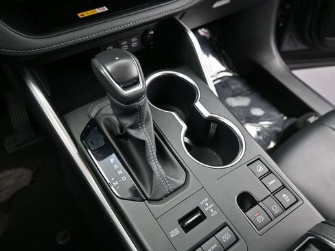 Used 2024 Toyota Highlander XLE image 20