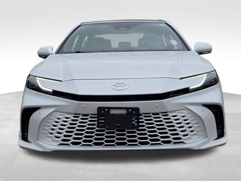 Used 2025 Toyota Camry Hybrid AWD/4WD image 3