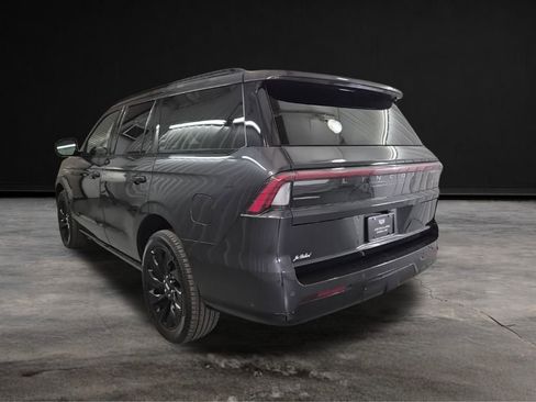 Used 2025 Lincoln Navigator Reserve w/ Jet Appearance Package image 8
