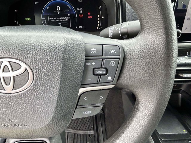 Used 2025 Toyota Camry LE FWD image 31