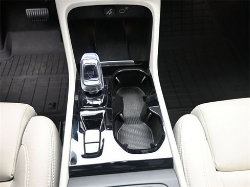 Used 2023 Volvo XC40 B5 Plus w/ Protection Package Premier image 13