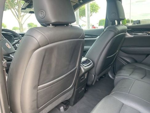 Used 2024 Cadillac XT6 Premium Luxury AWD/4WD image 9
