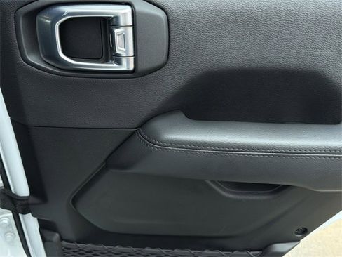 Used 2022 Jeep Wrangler Unlimited Sahara image 41