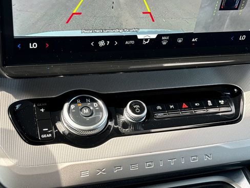 Used 2025 Ford Expedition Max Active RWD image 23