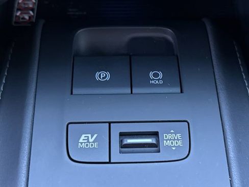 Certified 2024 Toyota Venza Nightshade image 21