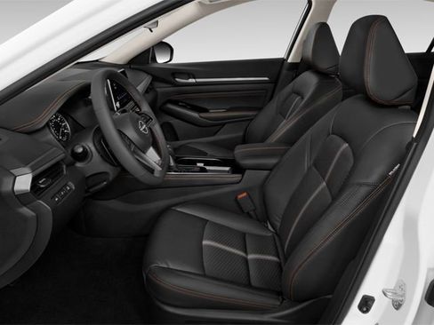 Used 2024 Nissan Altima 2.5 SR w/ SR Premium Package FWD image 10