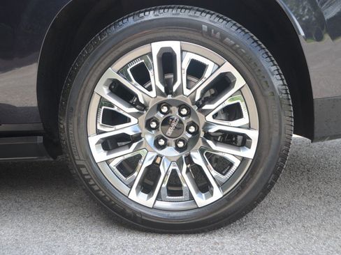 Used 2024 GMC Yukon XL Denali Ultimate AWD/4WD image 22