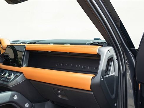 Used 2024 Land Rover Defender 90 Carpathian Edition image 31