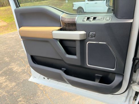 Used 2022 Ford F250 Lariat w/ Lariat Ultimate Package AWD/4WD image 14
