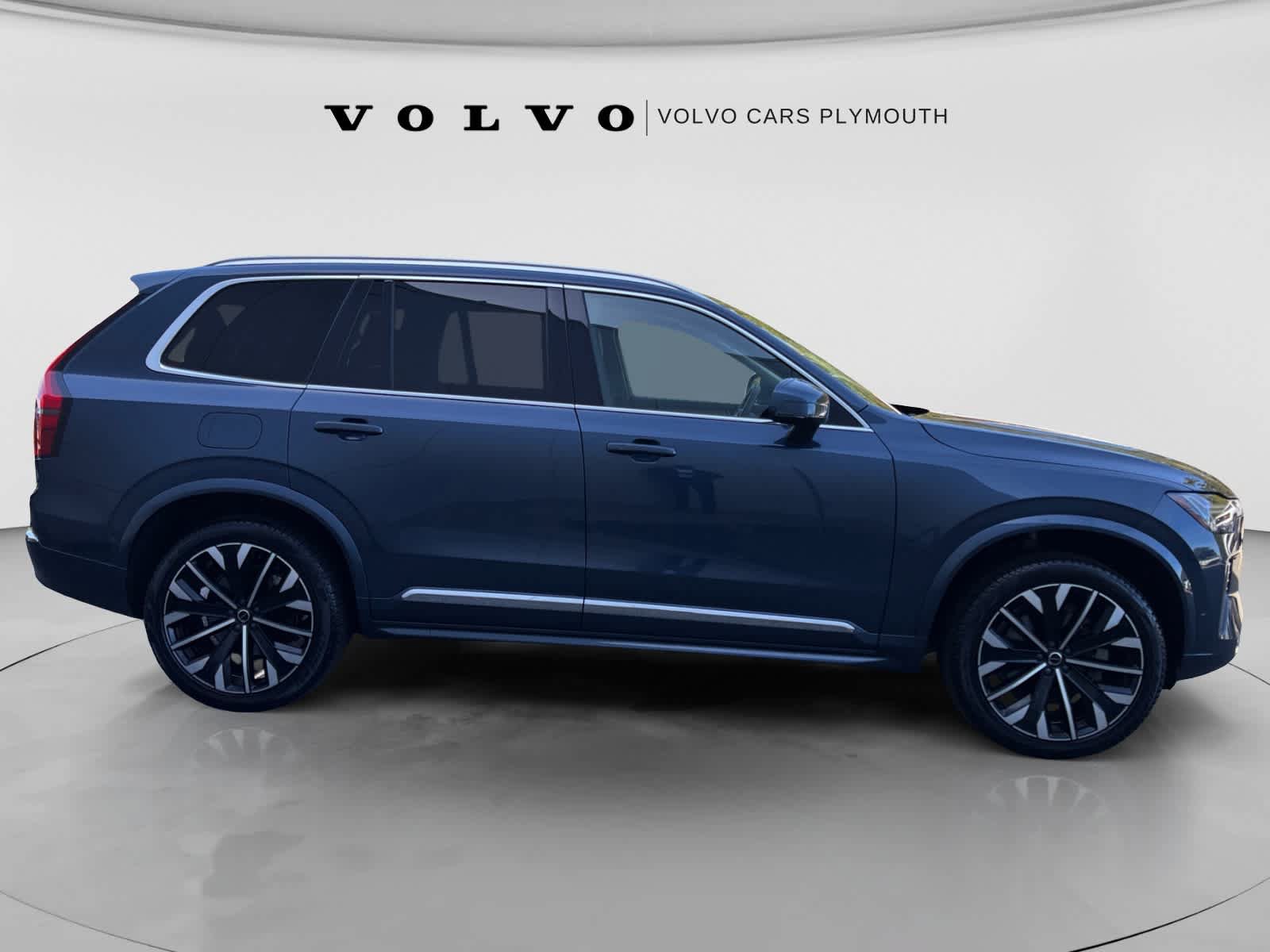 Used 2025 Volvo XC90 B5 Plus AWD/4WD image 8