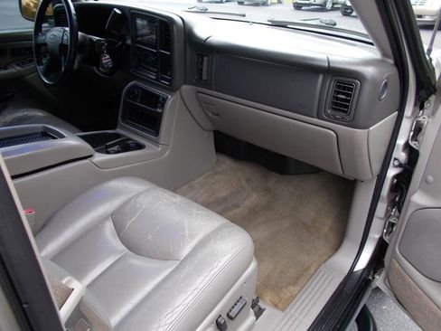 Used 2005 Chevrolet Tahoe Z71 w/ Preferred Equipment Group RWD image 21