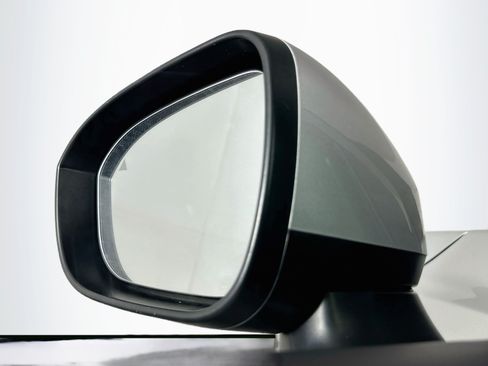 Used 2025 Nissan Rogue SV FWD image 16