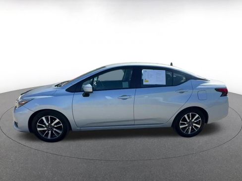 Used 2025 Nissan Versa SV image 9