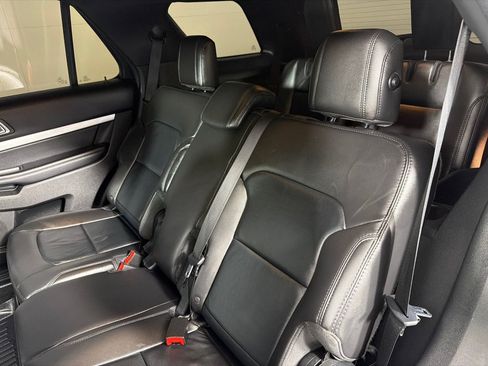 Used 2017 Ford Explorer XLT w/ Equipment Group 202A AWD/4WD image 20