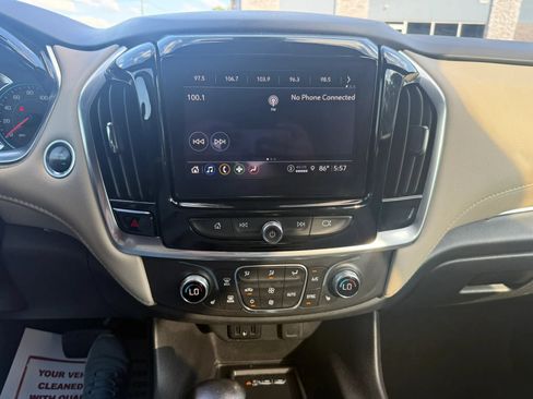 Used 2022 Chevrolet Traverse LT FWD image 11