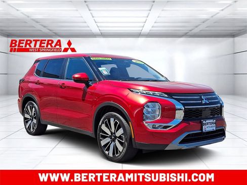 Used 2025 Mitsubishi Outlander SE AWD/4WD image 1
