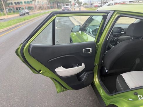 Used 2023 Hyundai Venue SEL image 16