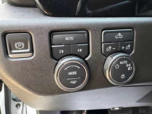 Used 2022 Chevrolet Silverado 1500 LT AWD/4WD image 14