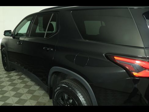 Used 2023 Chevrolet Traverse LT w/ Midnight/Sport Edition image 14