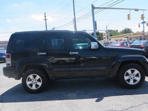 Used 2012 Jeep Liberty Sport image 7
