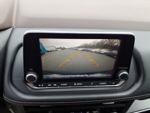 Used 2023 Nissan Rogue SV image 28