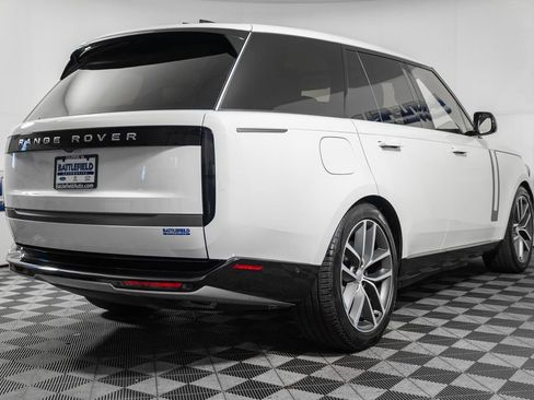 Used 2025 Land Rover Range Rover SE image 6