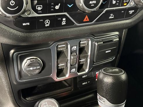 Used 2024 Jeep Wrangler Unlimited Sport AWD/4WD image 18
