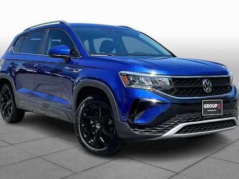 Used 2023 Volkswagen Taos SE w/ Black Wheel Package image 3