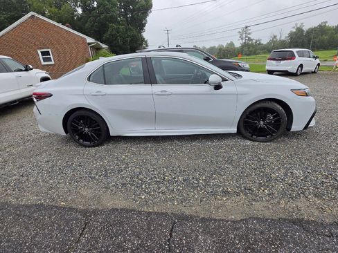 Used 2024 Toyota Camry XSE FWD image 3