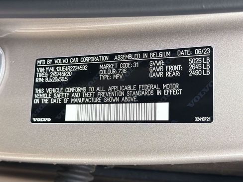 Certified 2024 Volvo XC40 B5 Plus w/ Protection Package Premier AWD/4WD image 18