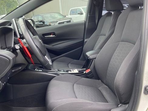 Used 2019 Toyota Corolla Hatchback FWD image 11