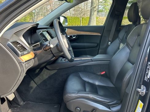 Used 2022 Volvo XC90 T8 Inscription Expression w/ Climate Package image 11