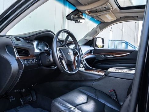 Used 2018 Cadillac Escalade Luxury image 14