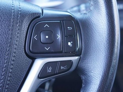 Used 2020 Toyota Sienna SE image 22