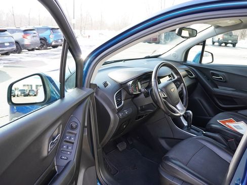 Used 2019 Chevrolet Trax LT w/ LT Convenience Package image 14