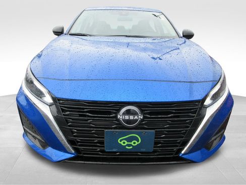 Used 2025 Nissan Altima 2.5 SV FWD image 8