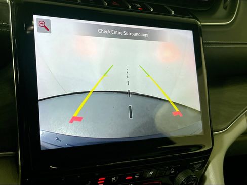 Used 2023 Jeep Grand Cherokee Overland AWD/4WD image 14