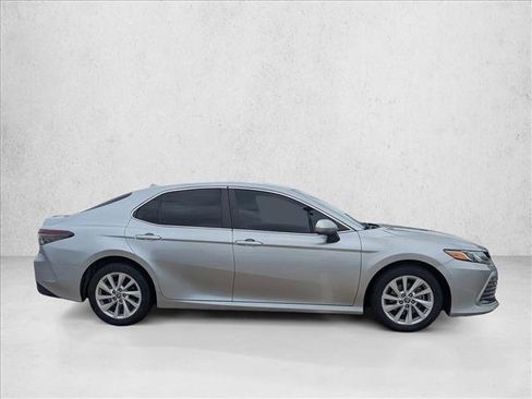 Used 2022 Toyota Camry LE FWD image 4